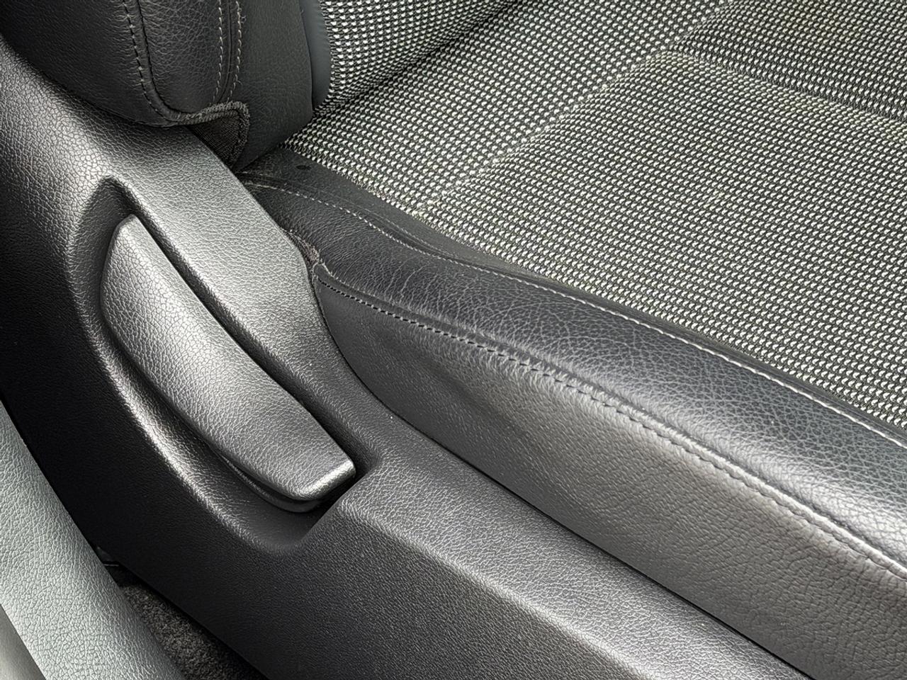2013 Hyundai Veloster w/Tech pkg Photo