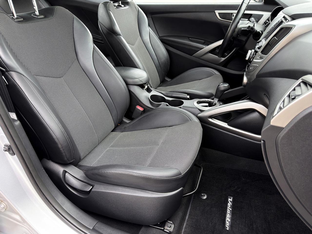 2013 Hyundai Veloster w/Tech pkg Photo