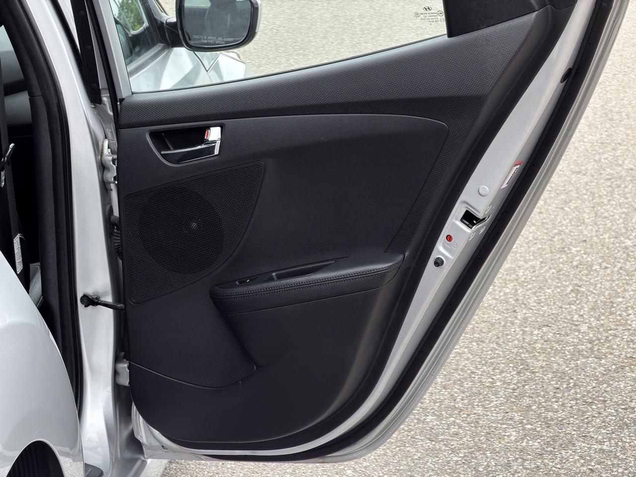 2013 Hyundai Veloster w/Tech pkg Photo