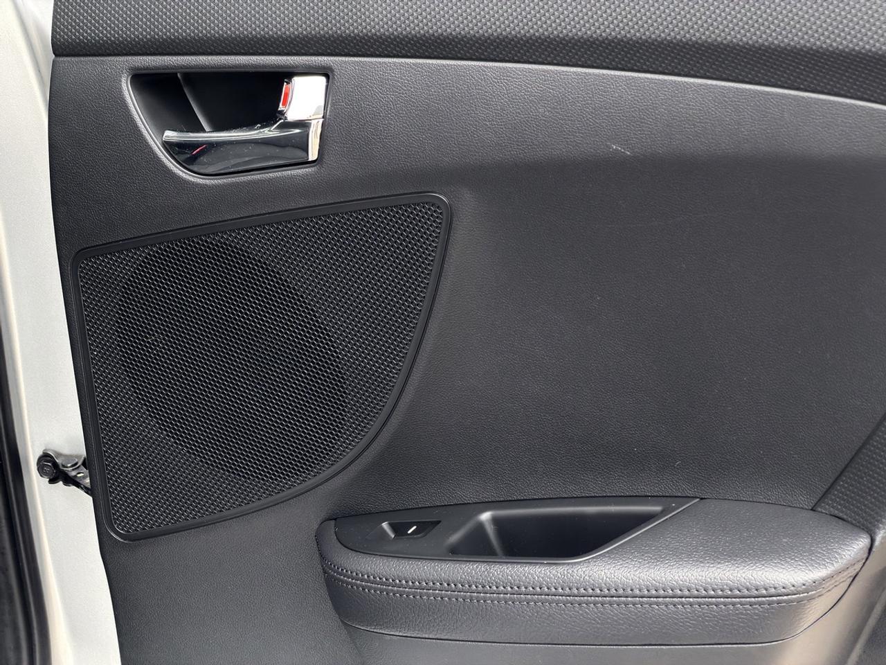 2013 Hyundai Veloster w/Tech pkg Photo