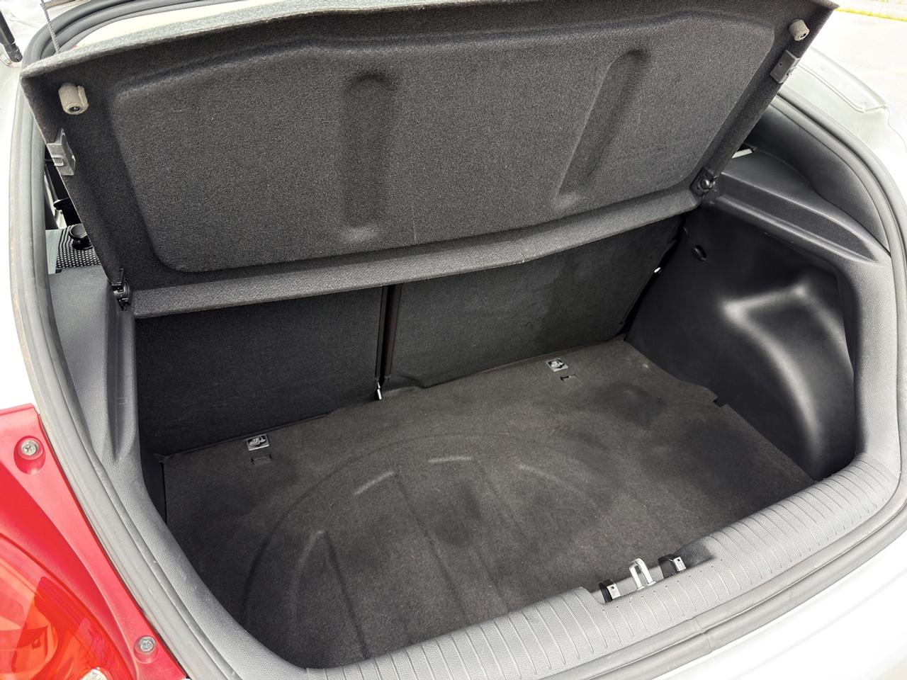 2013 Hyundai Veloster w/Tech pkg Photo