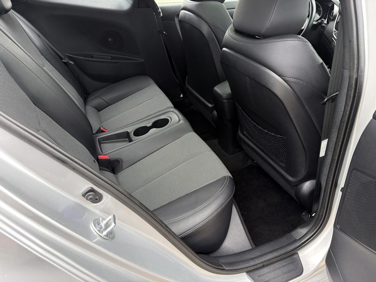 2013 Hyundai Veloster w/Tech pkg Photo