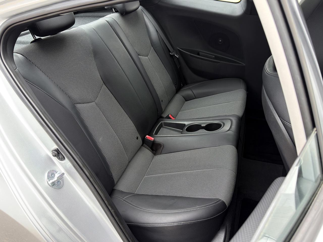2013 Hyundai Veloster w/Tech pkg Photo
