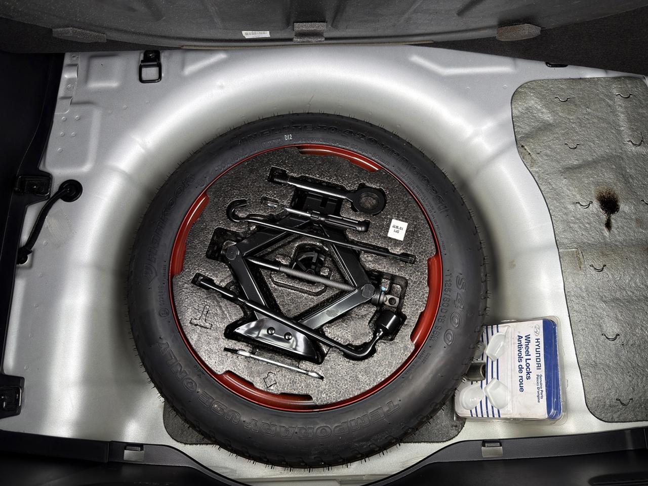 2013 Hyundai Veloster w/Tech pkg Photo