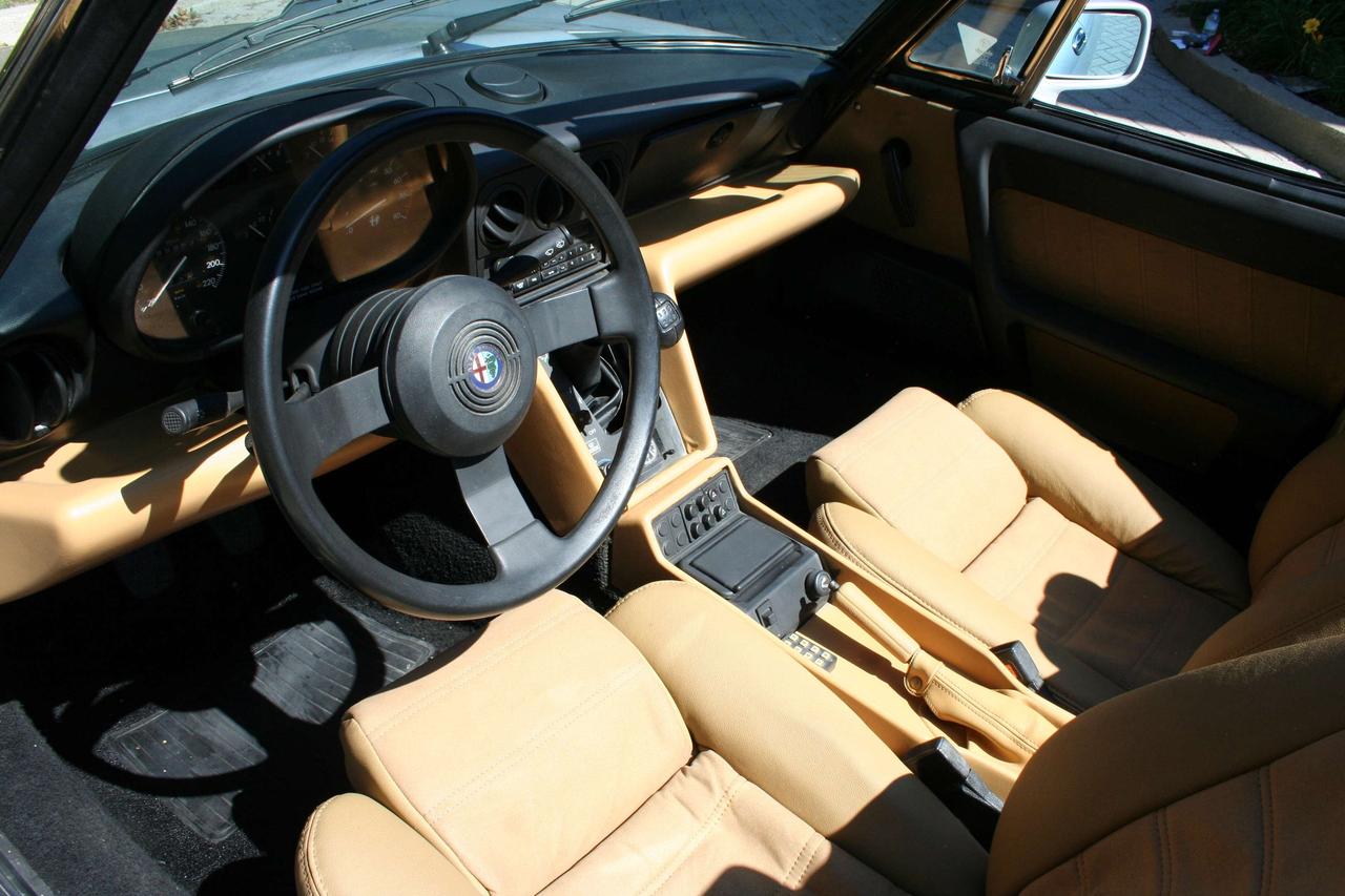 1991 Alfa Romeo Spider Spider Photo