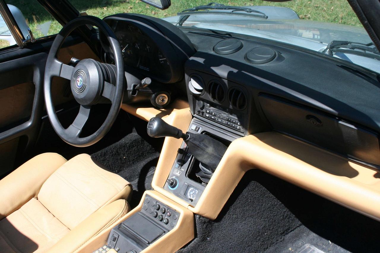 1991 Alfa Romeo Spider Spider Photo