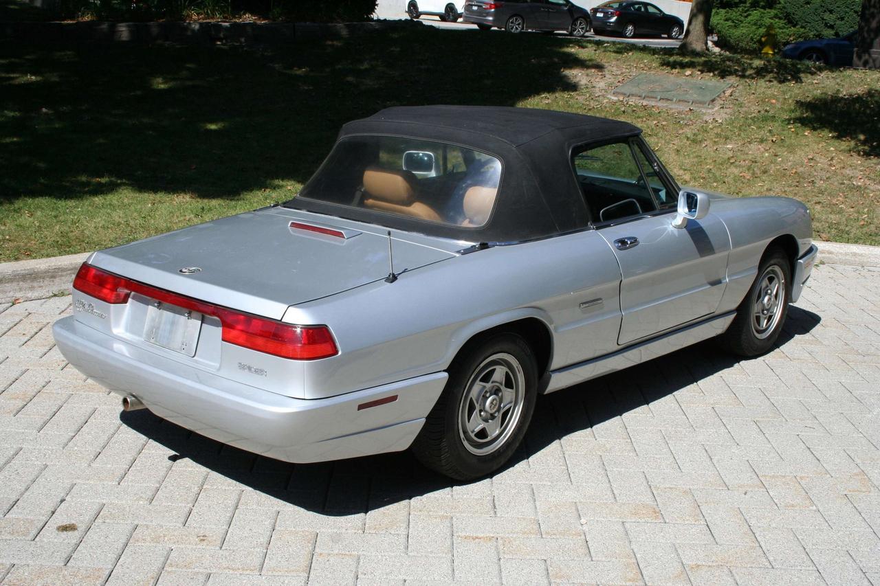 1991 Alfa Romeo Spider Spider Photo