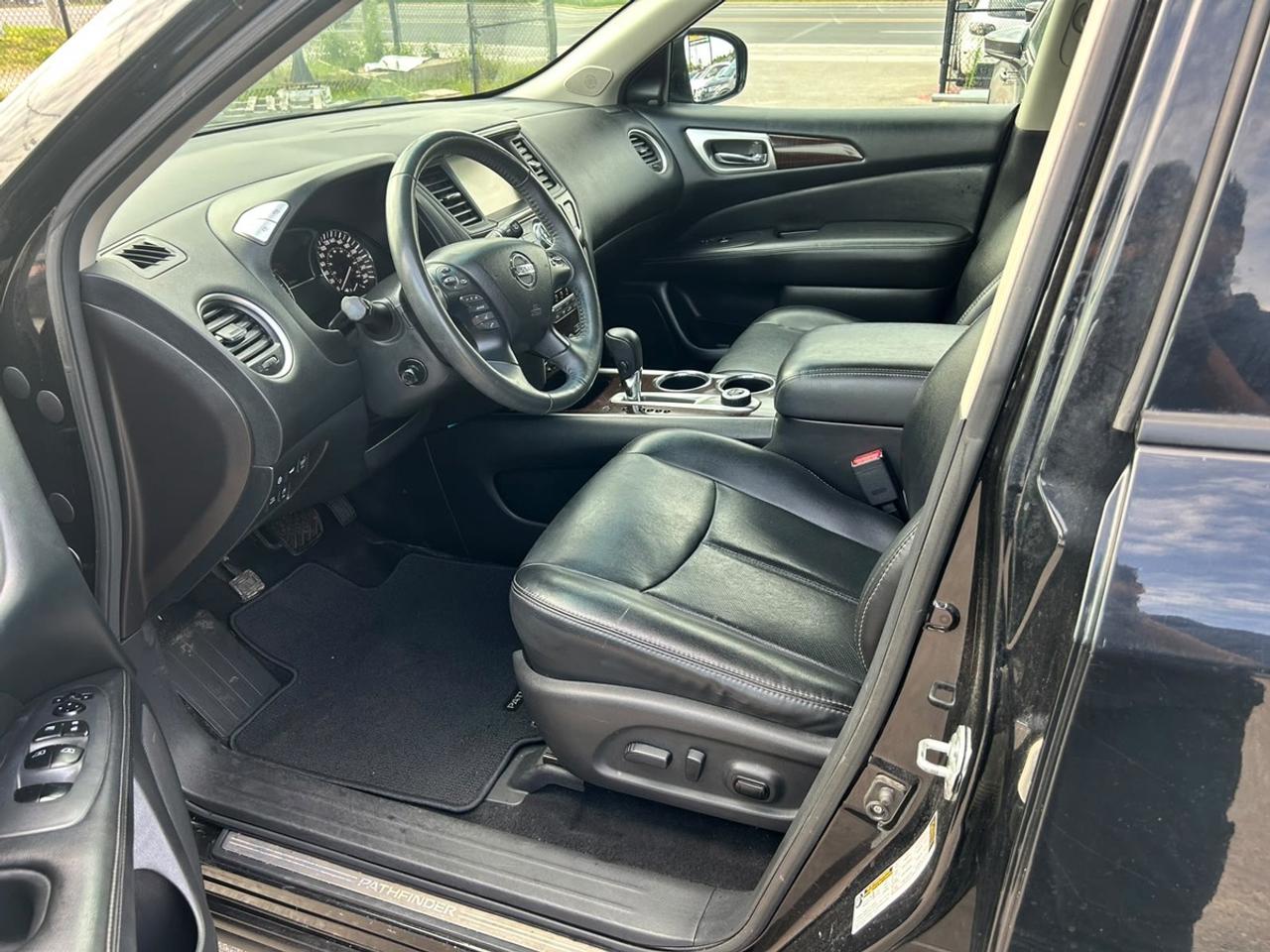 2016 Nissan Pathfinder SL Photo