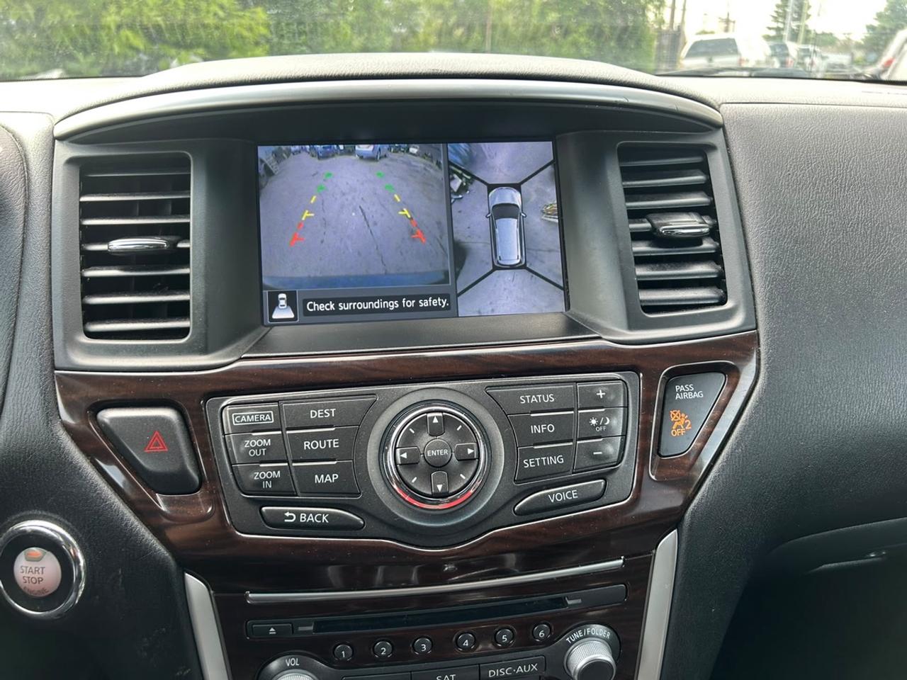 2016 Nissan Pathfinder SL Photo