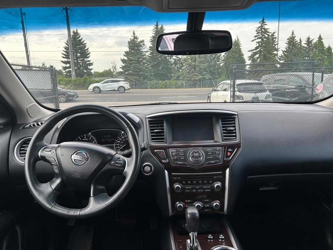 2016 Nissan Pathfinder SL Photo