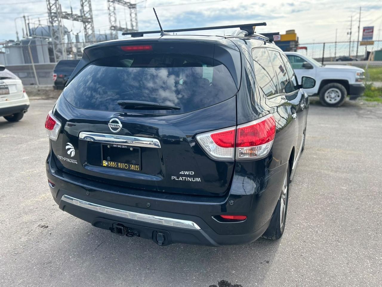 2016 Nissan Pathfinder SL Photo