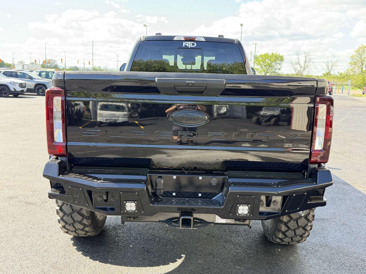 2025 Ford F-550 Super Duty LARIAT 4WD Crew Cab SEVERE DUTY Photo