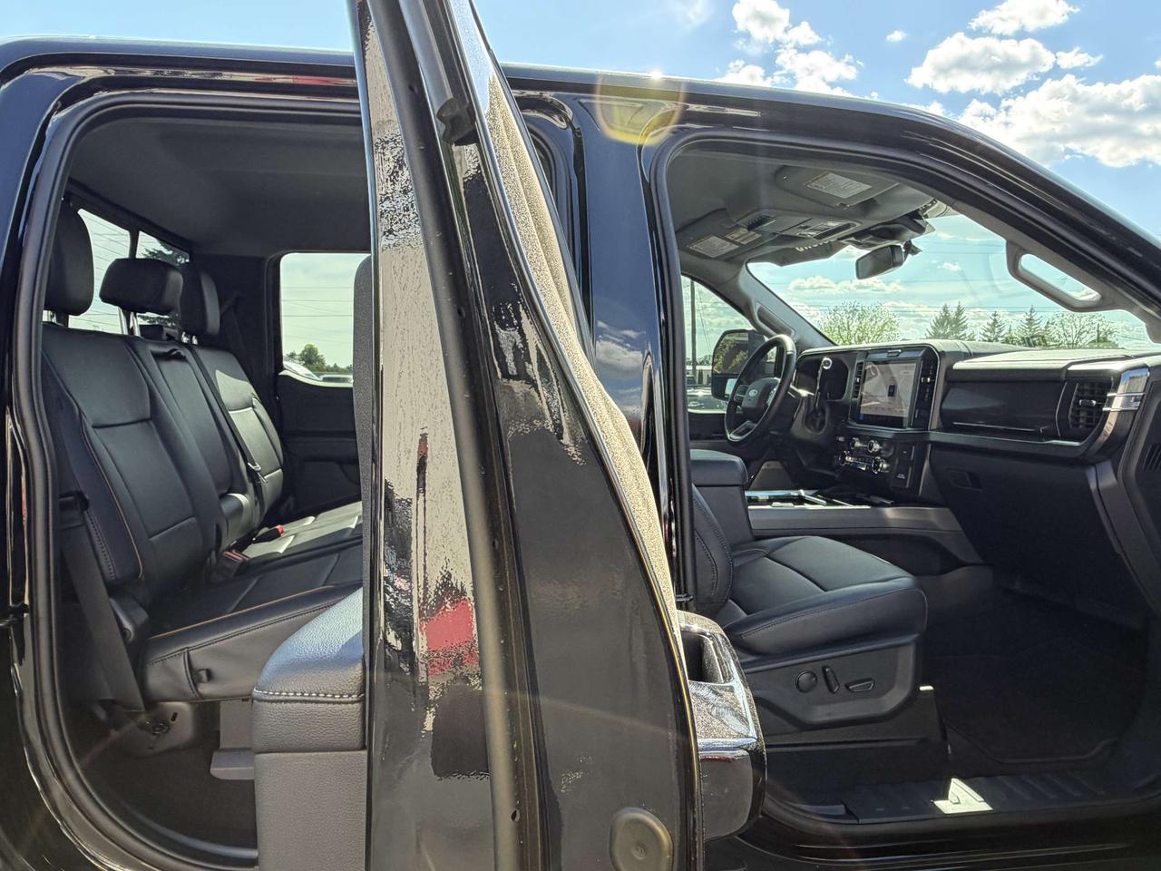 2025 Ford F-550 Super Duty LARIAT 4WD Crew Cab SEVERE DUTY Photo