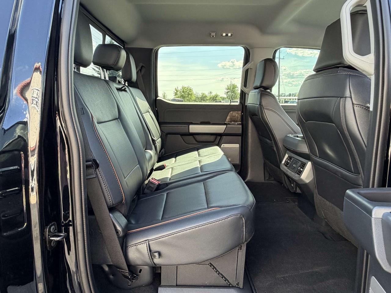 2025 Ford F-550 Super Duty LARIAT 4WD Crew Cab SEVERE DUTY Photo