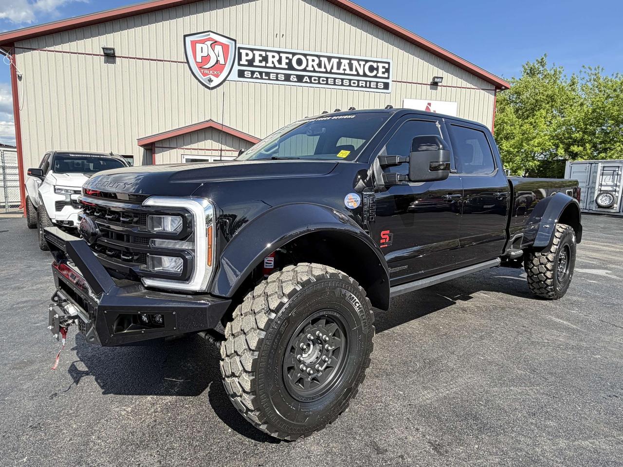 2025 Ford F-550 Super Duty LARIAT 4WD Crew Cab SEVERE DUTY Photo0