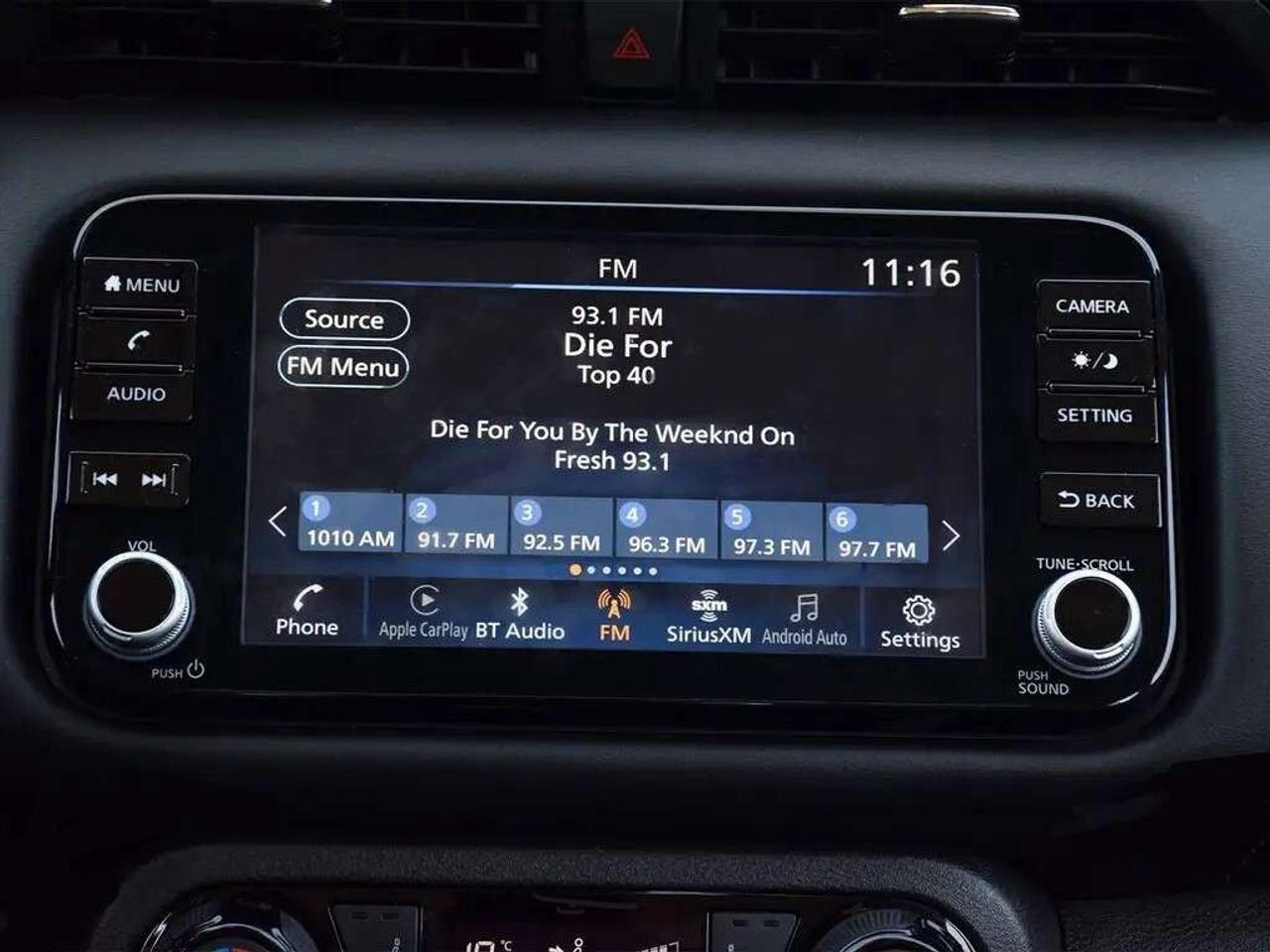 2024 Nissan Kicks SR ~Heated Leather ~Bluetooth ~Blind Spot ~Carplay Photo