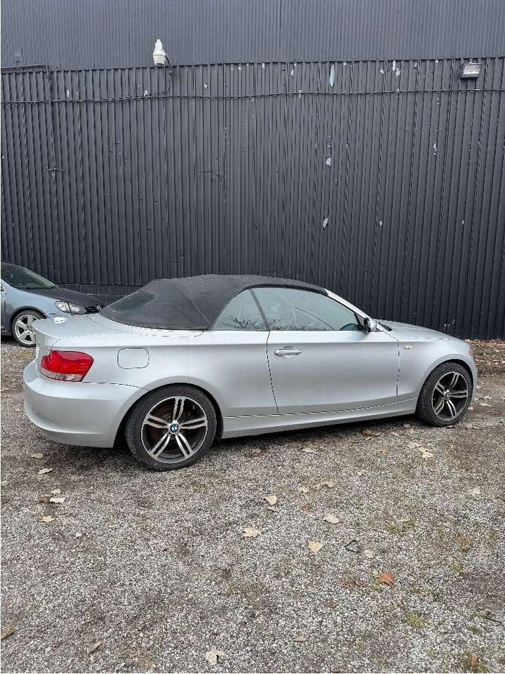 2009 BMW 1 Series BMW 128, cabriolet , automatic , 144km Photo3