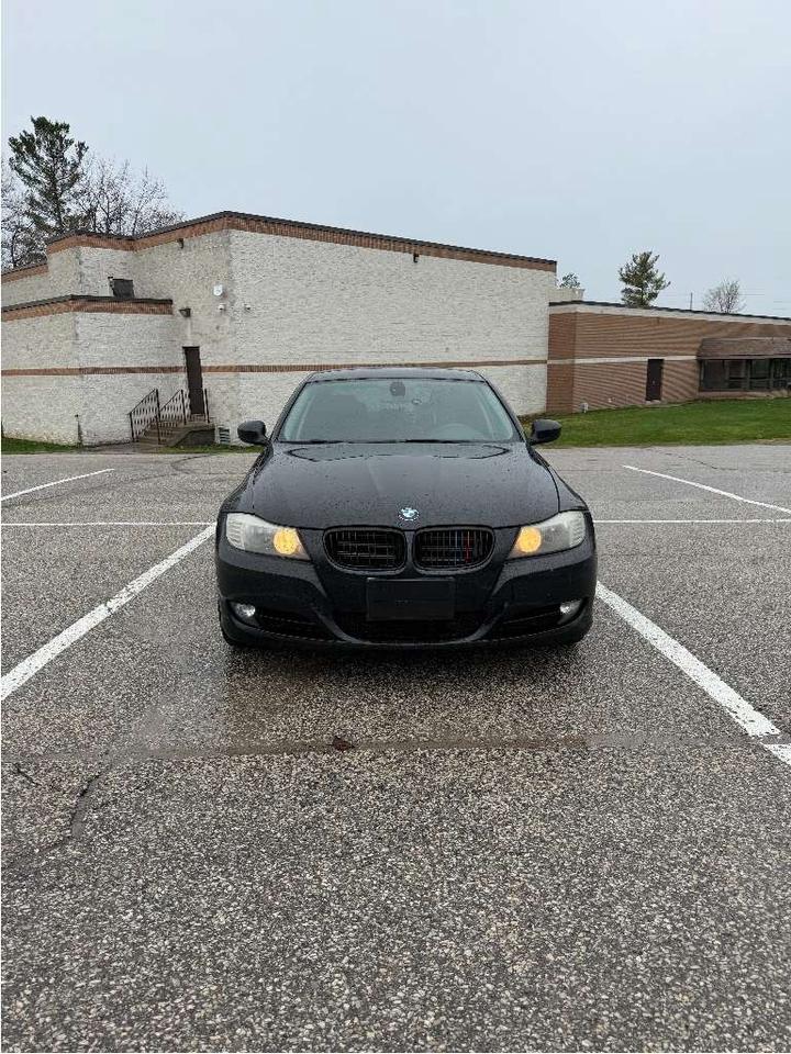 2011 BMW 3 Series bmw 328i x drive , 6 speed manual. Photo2