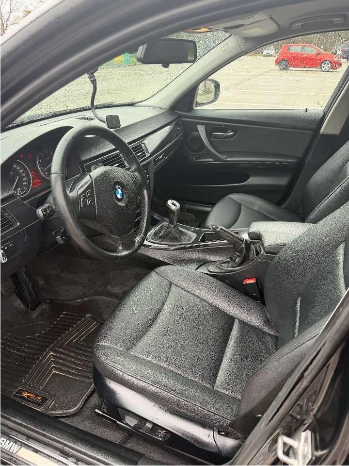 2011 BMW 3 Series bmw 328i x drive , 6 speed manual. Photo