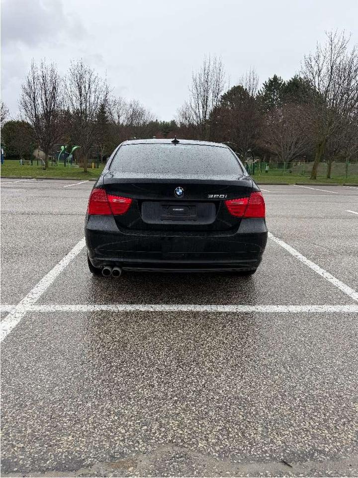 2011 BMW 3 Series bmw 328i x drive , 6 speed manual. Photo