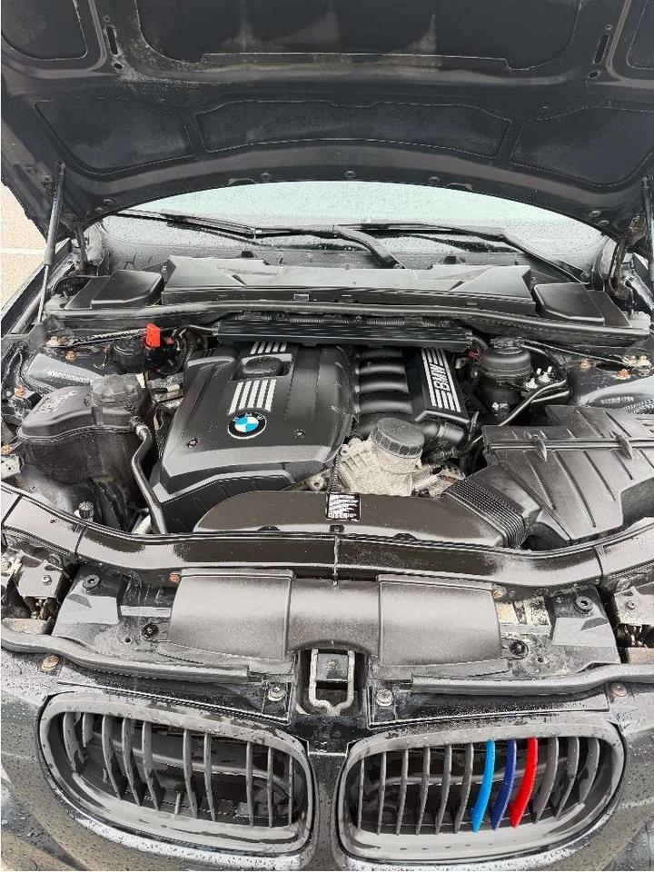 2011 BMW 3 Series bmw 328i x drive , 6 speed manual. Photo