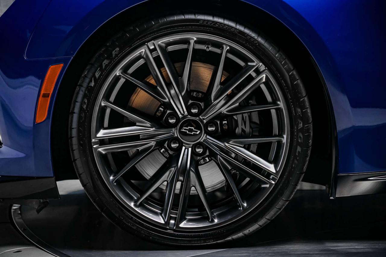 2021 Chevrolet Camaro ZL1 COUPE MANUAL 650HP NOACDNT LOWKM MAGNETCRIDE Photo