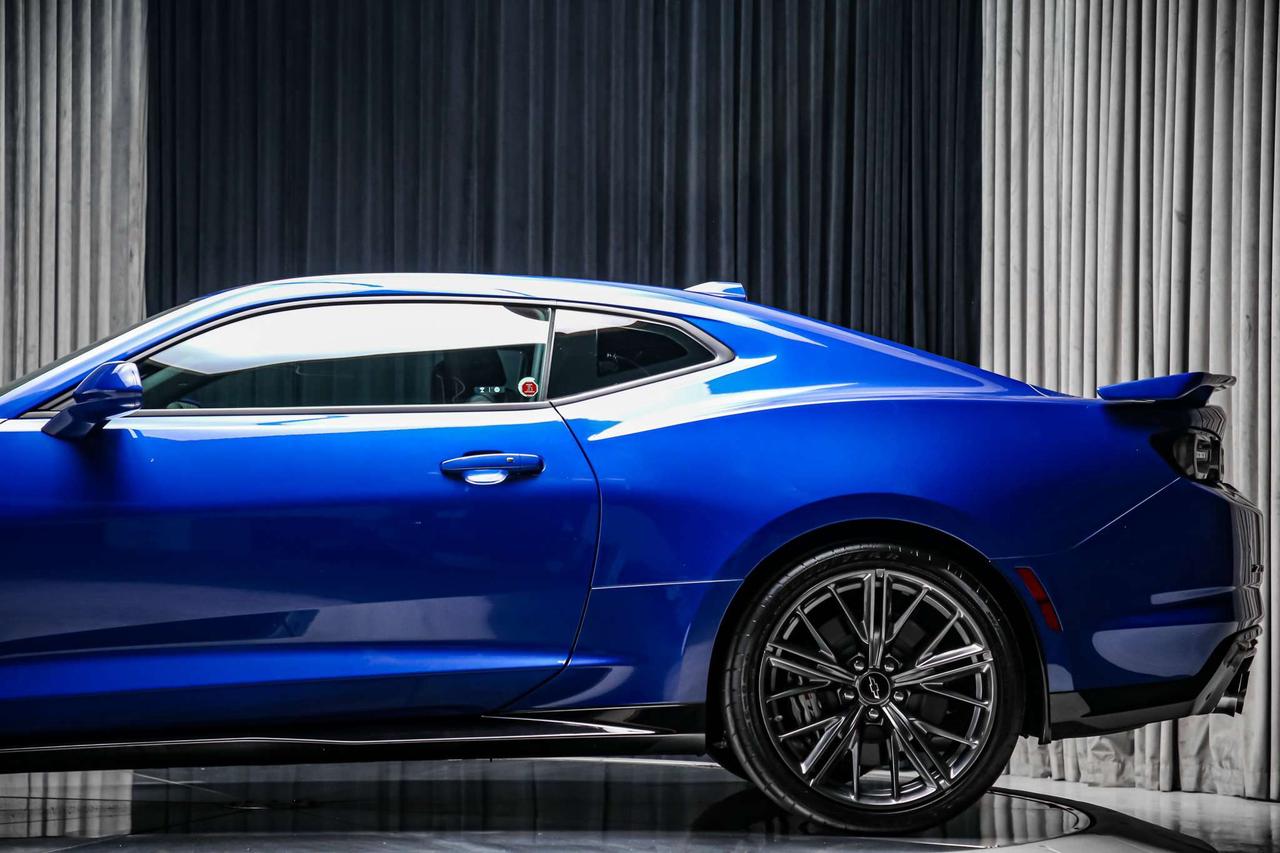 2021 Chevrolet Camaro ZL1 COUPE MANUAL 650HP NOACDNT LOWKM MAGNETCRIDE Photo