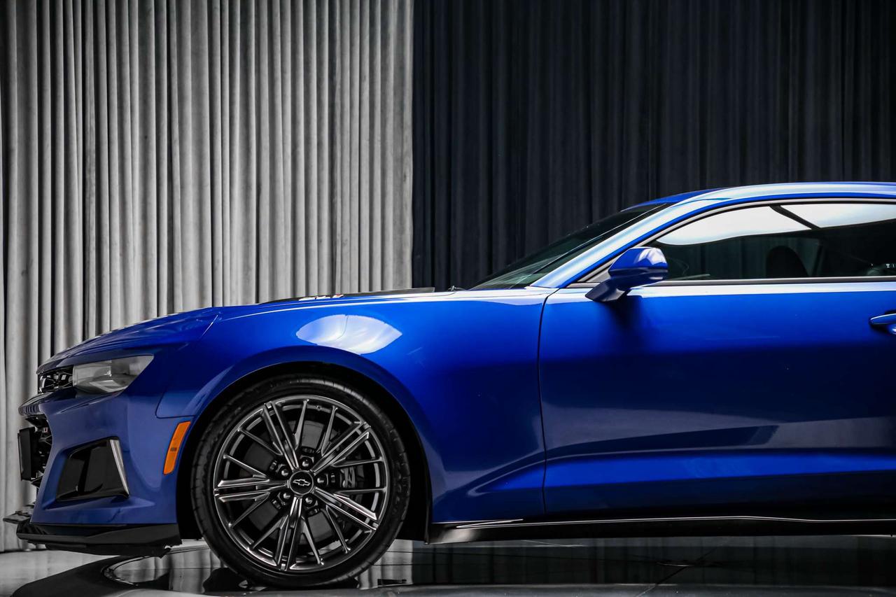 2021 Chevrolet Camaro ZL1 COUPE MANUAL 650HP NOACDNT LOWKM MAGNETCRIDE Photo