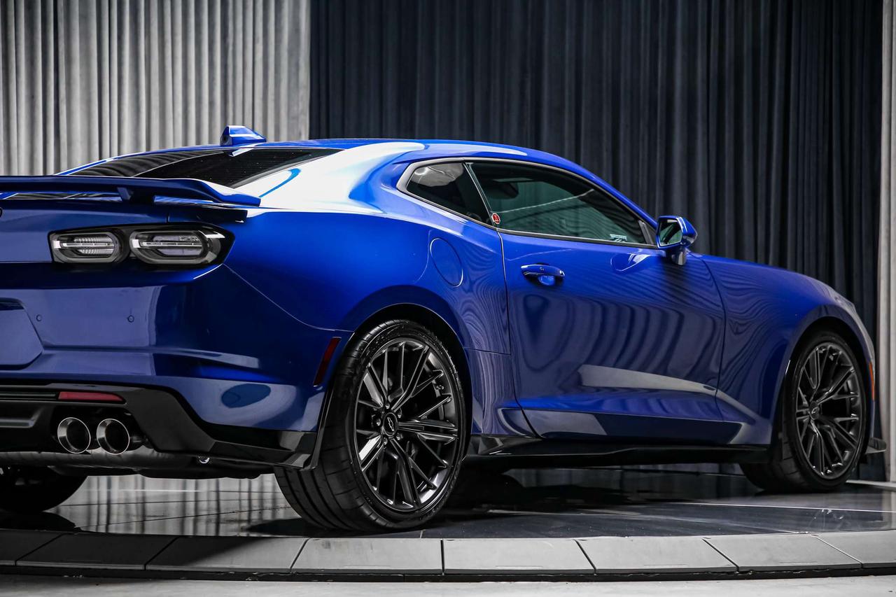 2021 Chevrolet Camaro ZL1 COUPE MANUAL 650HP NOACDNT LOWKM MAGNETCRIDE Photo