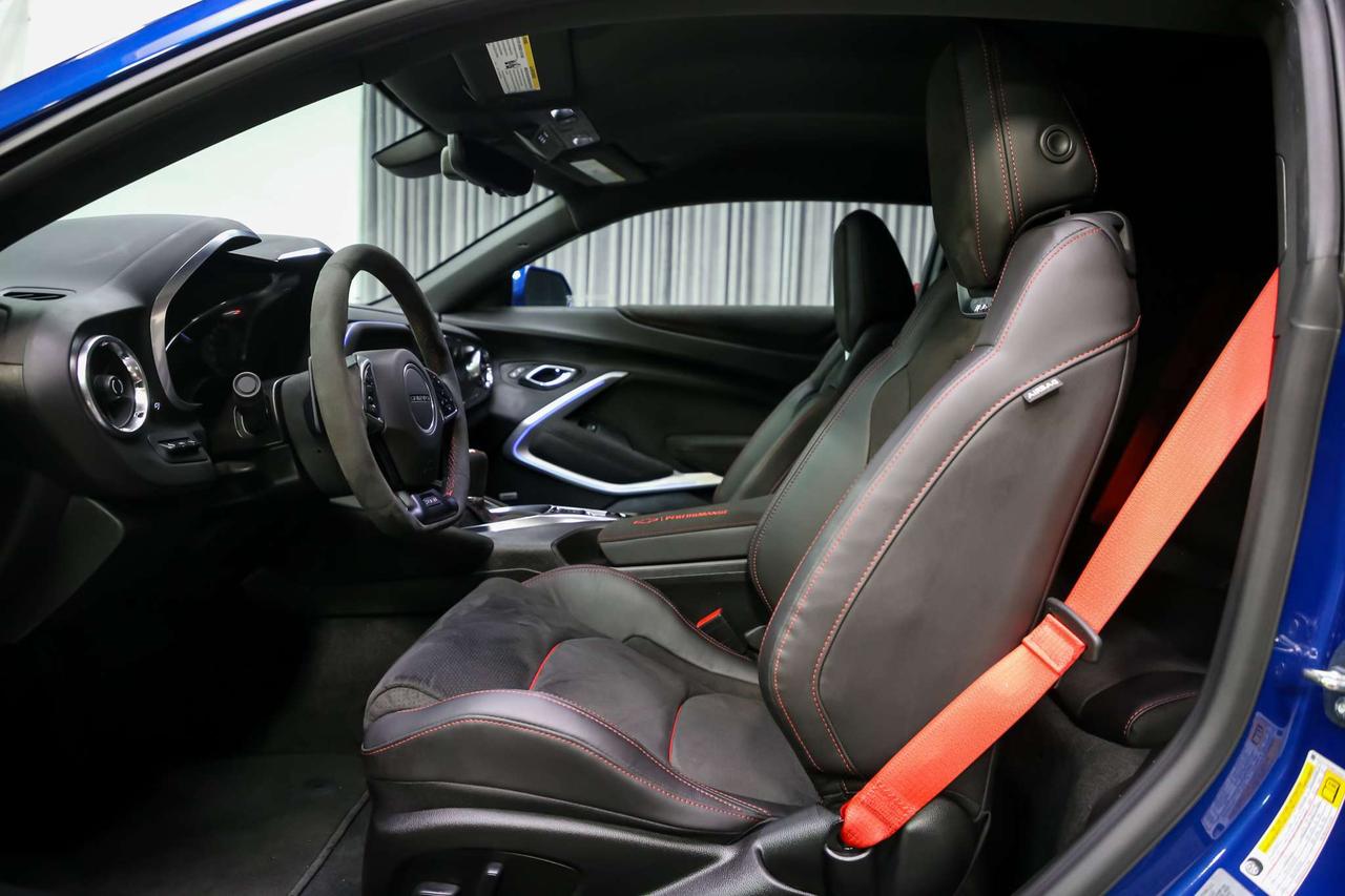 2021 Chevrolet Camaro ZL1 COUPE MANUAL 650HP NOACDNT LOWKM MAGNETCRIDE Photo