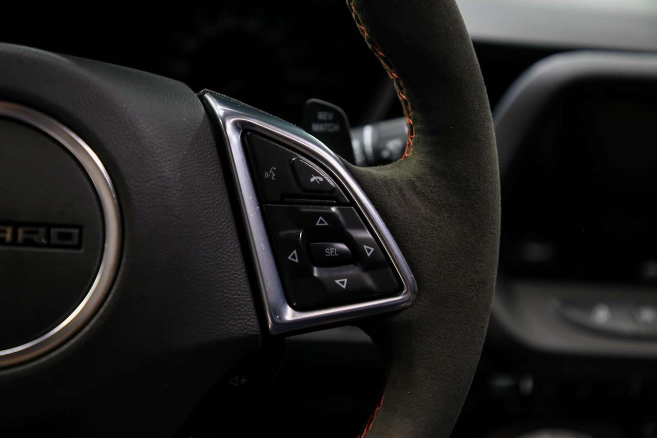 2021 Chevrolet Camaro ZL1 COUPE MANUAL 650HP NOACDNT LOWKM MAGNETCRIDE Photo