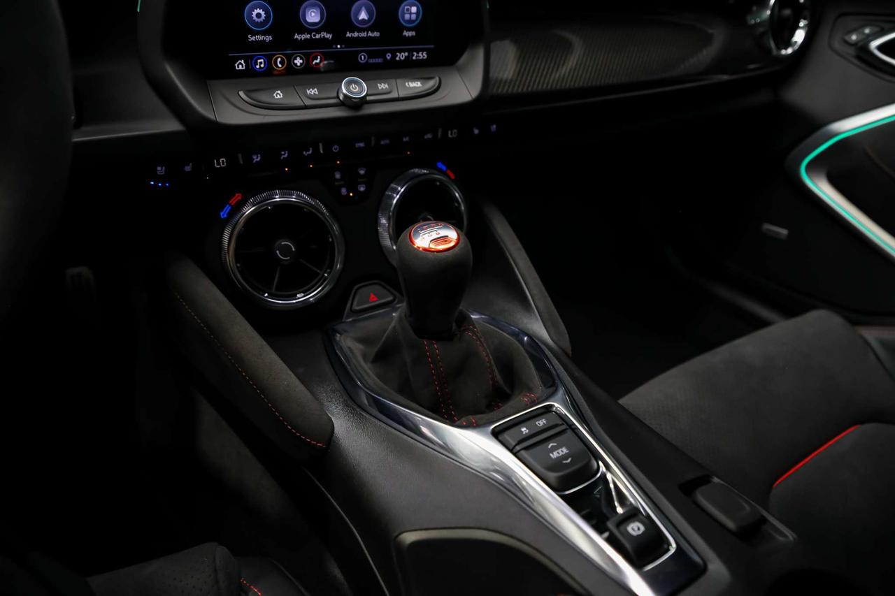 2021 Chevrolet Camaro ZL1 COUPE MANUAL 650HP NOACDNT LOWKM MAGNETCRIDE Photo