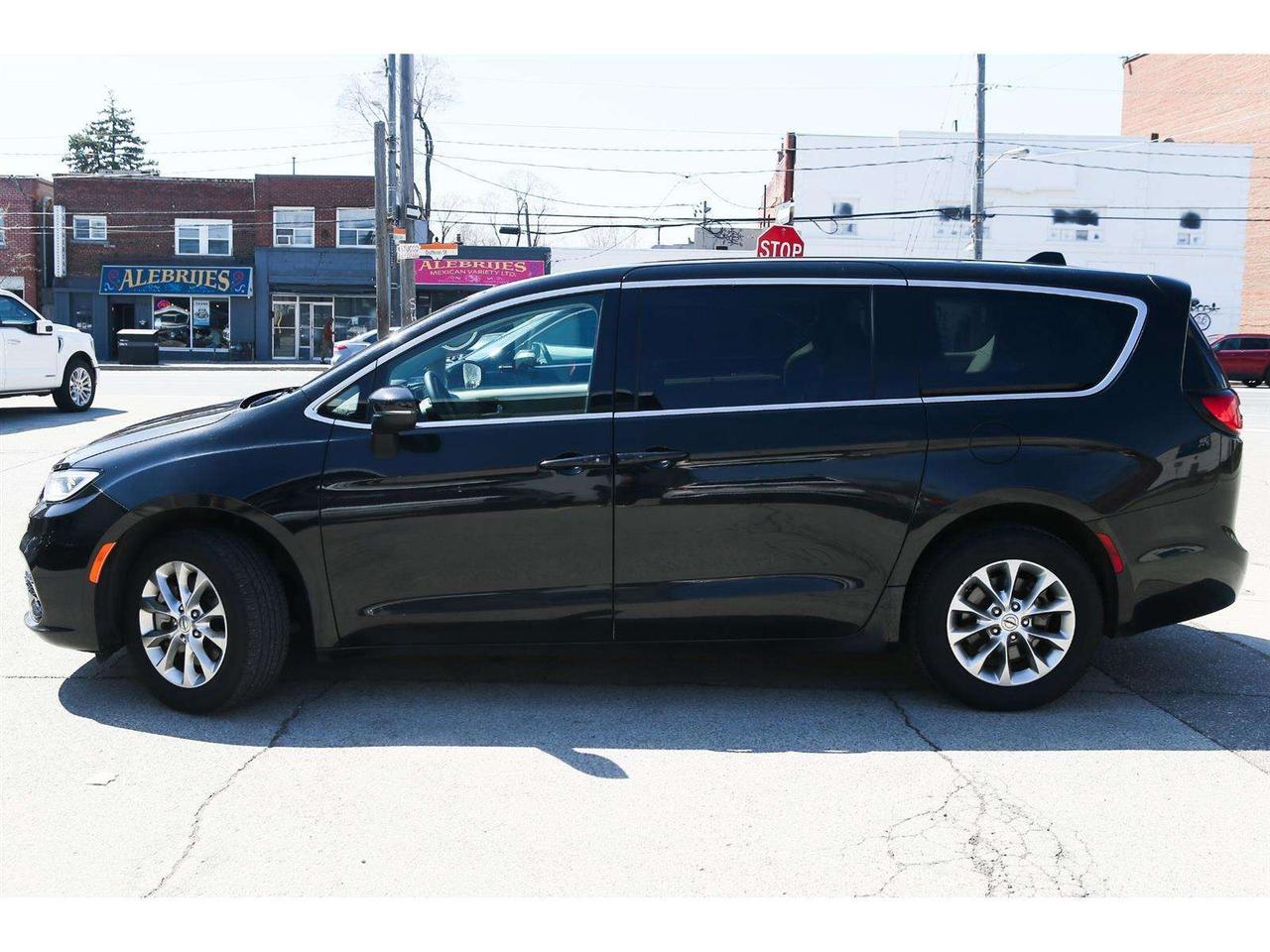 2023 Chrysler Pacifica Touring L  AWD Photo