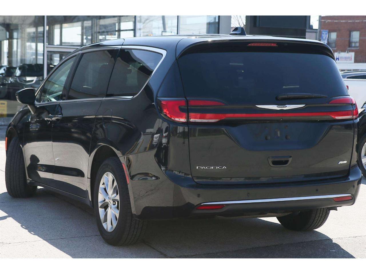 2023 Chrysler Pacifica Touring L  AWD Photo