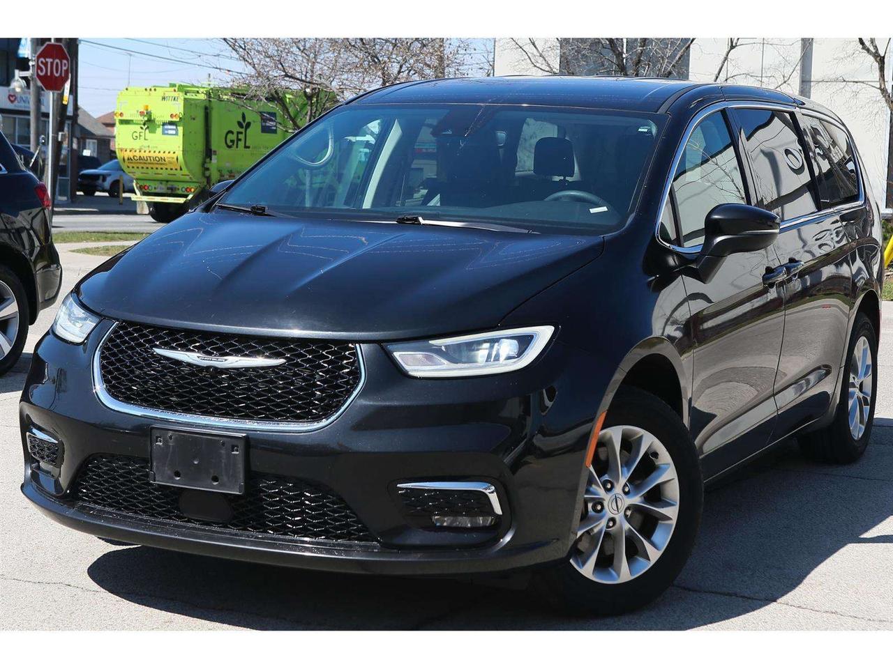 2023 Chrysler Pacifica Touring L  AWD Photo