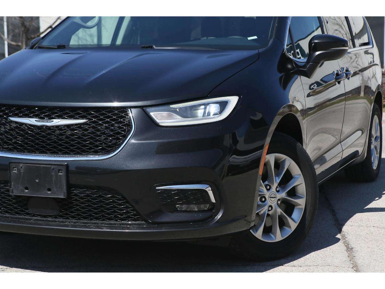 2023 Chrysler Pacifica Touring L  AWD Photo