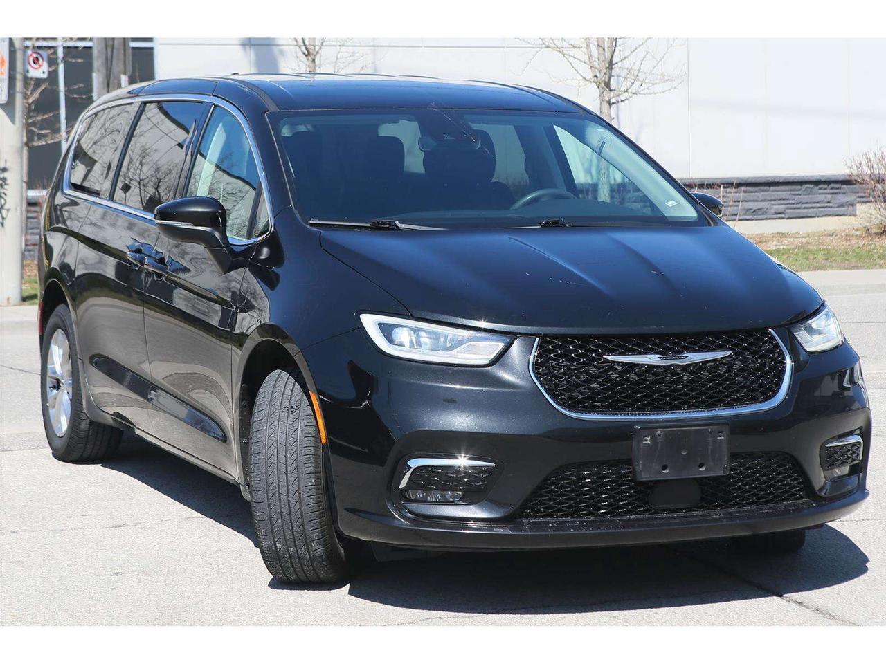2023 Chrysler Pacifica Touring L  AWD Photo