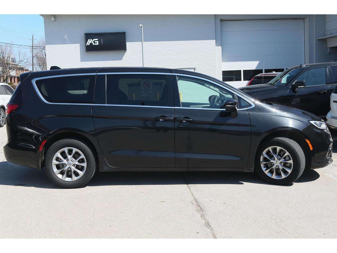 2023 Chrysler Pacifica Touring L  AWD Photo