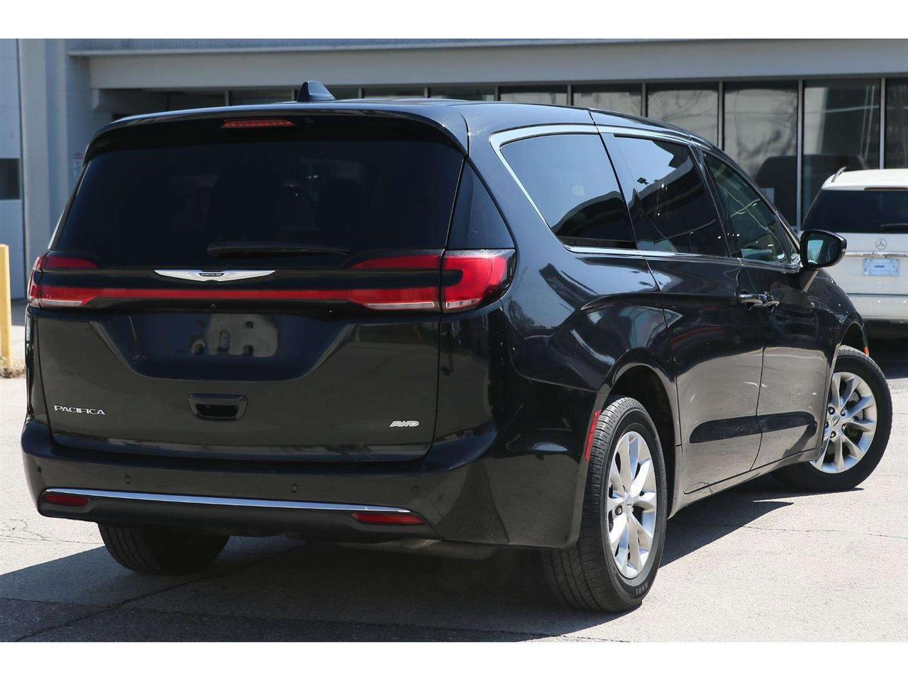 2023 Chrysler Pacifica Touring L  AWD Photo