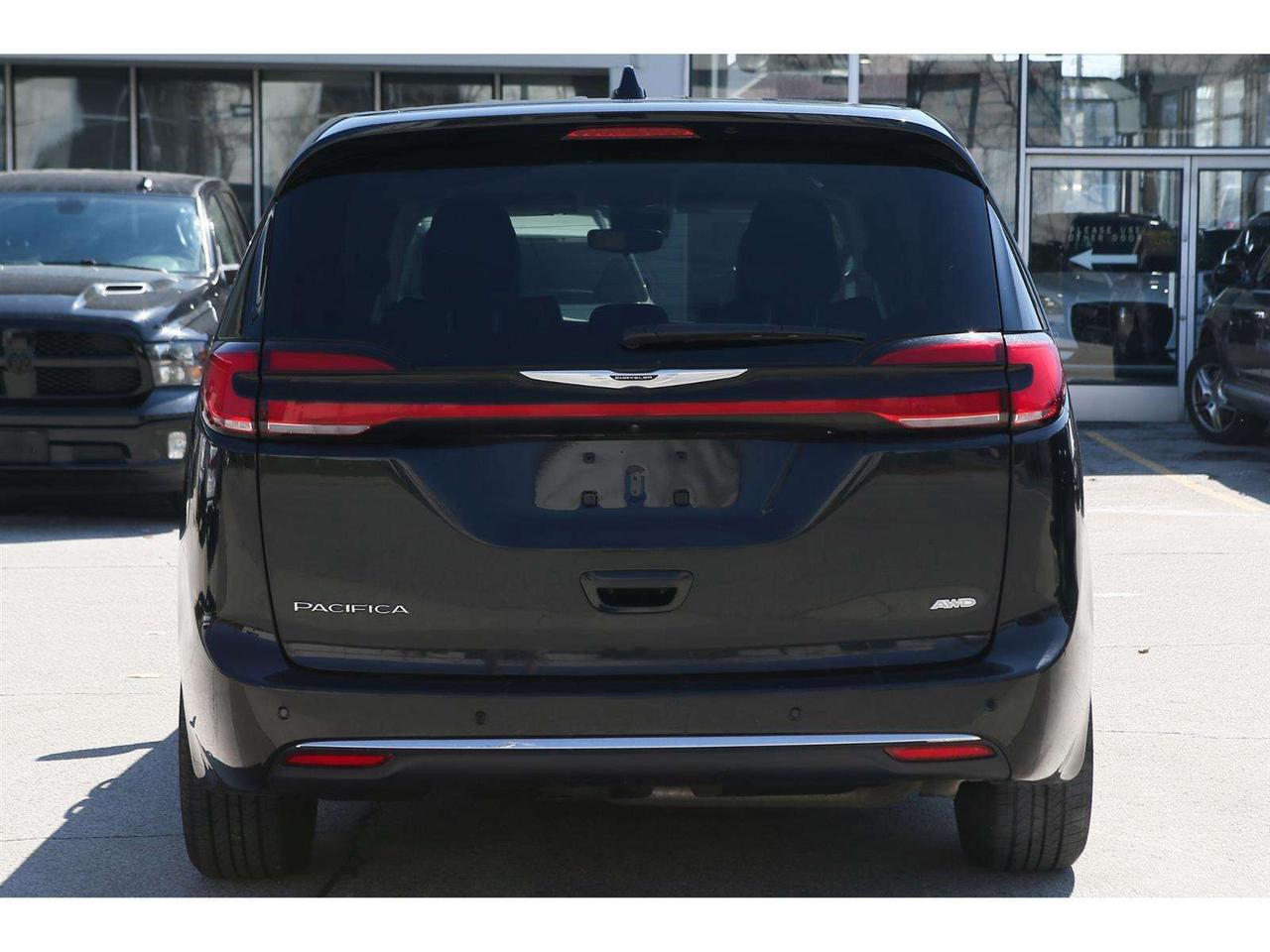 2023 Chrysler Pacifica Touring L  AWD Photo