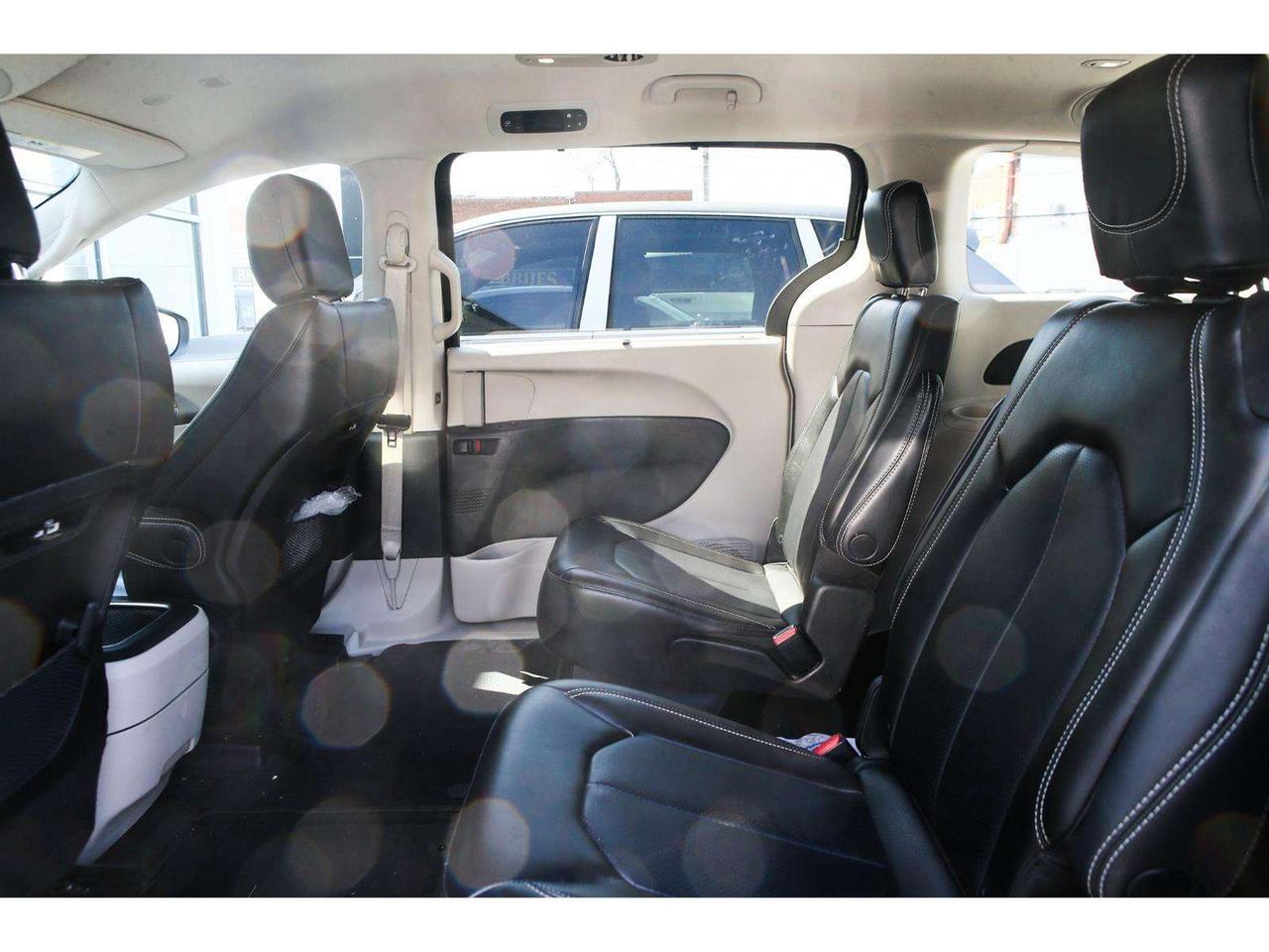2023 Chrysler Pacifica Touring L  AWD Photo