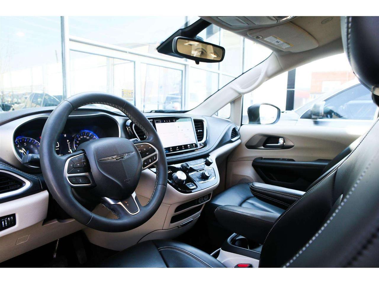 2023 Chrysler Pacifica Touring L  AWD Photo