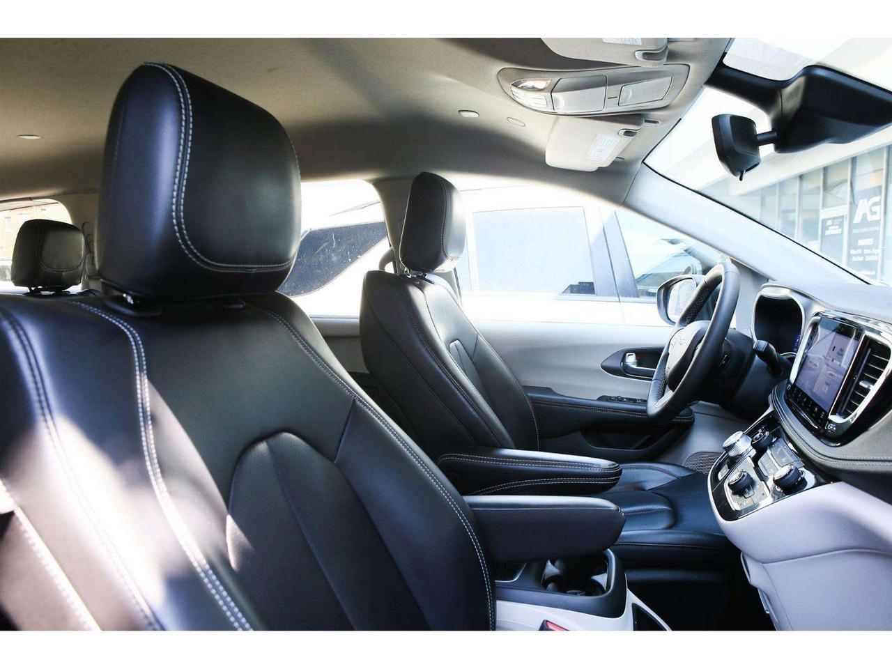 2023 Chrysler Pacifica Touring L  AWD Photo