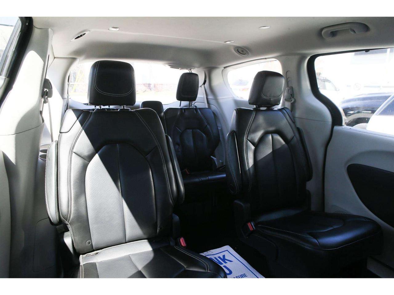 2023 Chrysler Pacifica Touring L  AWD Photo