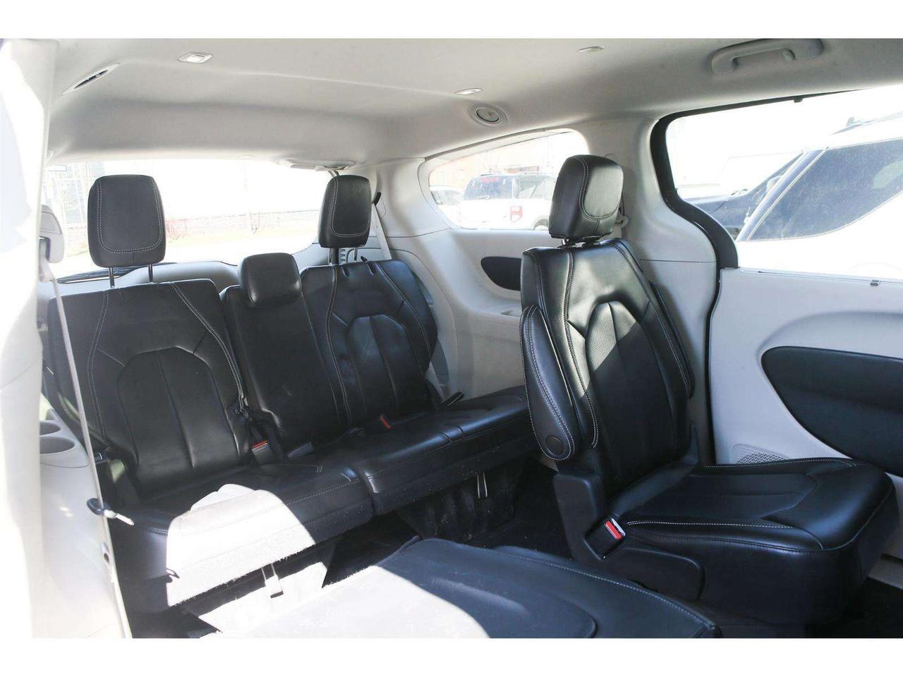 2023 Chrysler Pacifica Touring L  AWD Photo