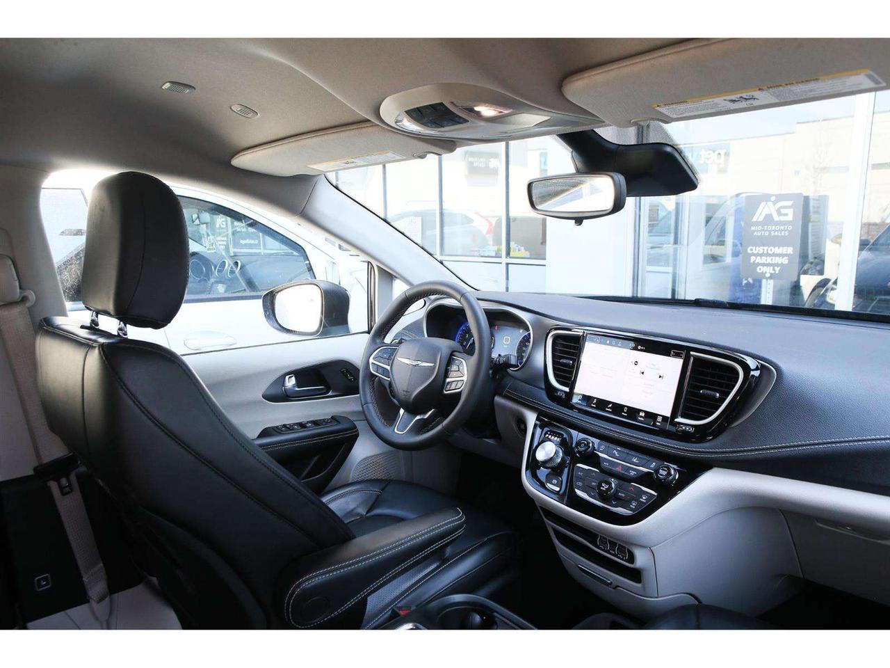 2023 Chrysler Pacifica Touring L  AWD Photo