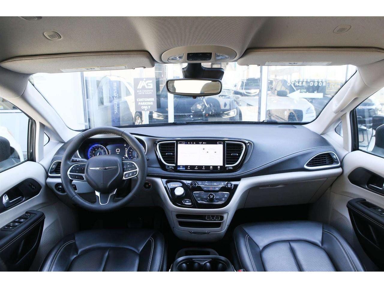 2023 Chrysler Pacifica Touring L  AWD Photo