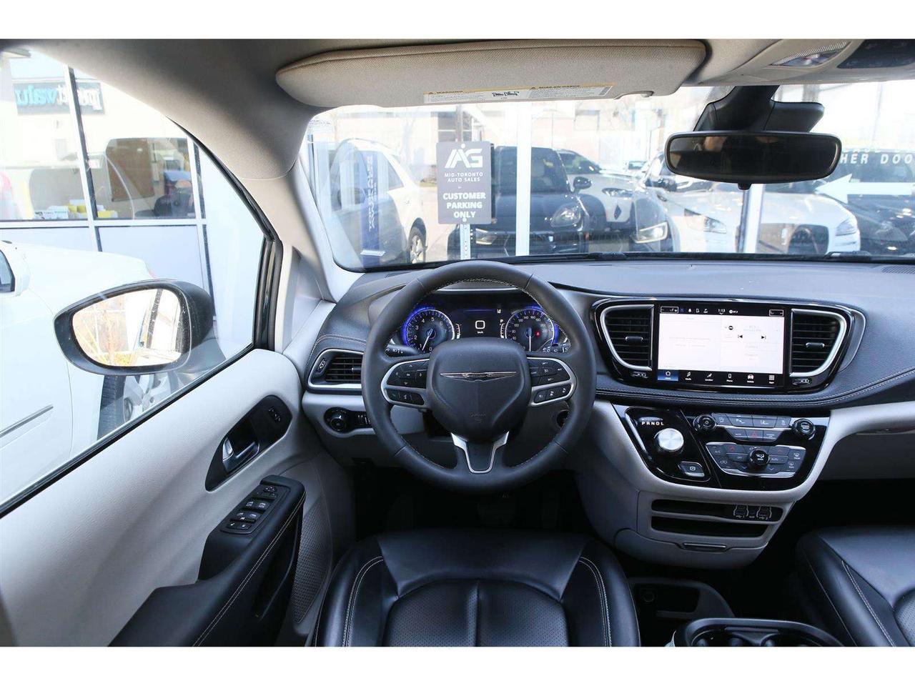 2023 Chrysler Pacifica Touring L  AWD Photo