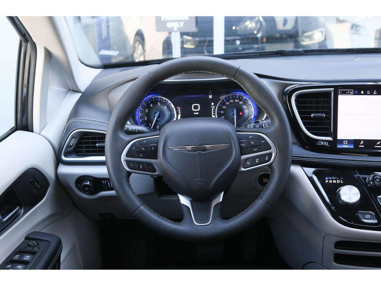2023 Chrysler Pacifica Touring L  AWD Photo