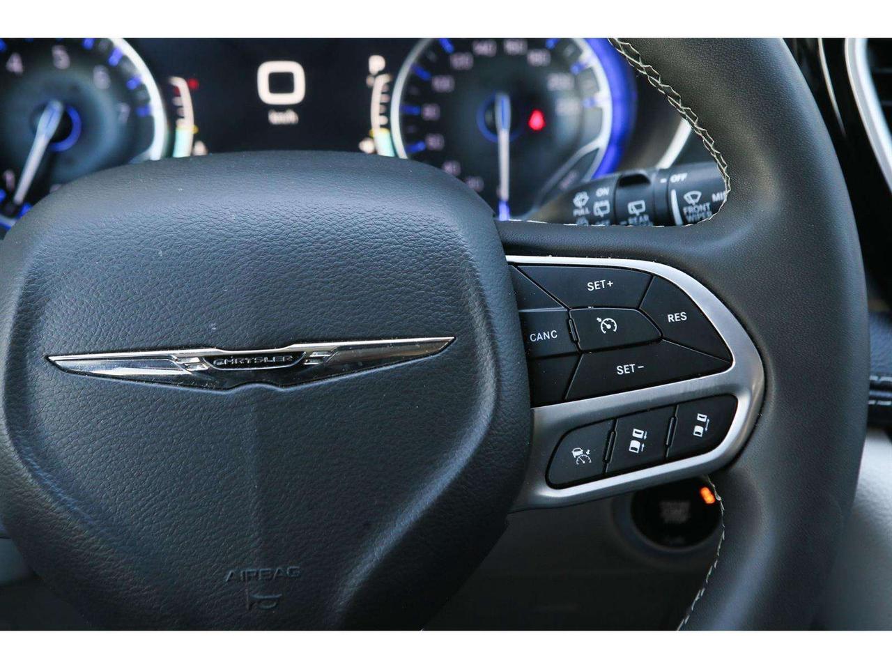 2023 Chrysler Pacifica Touring L  AWD Photo